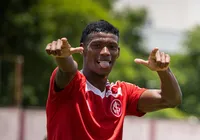 Atacante dispensado pelo Bahia vira artilheiro e acerta com time árabe