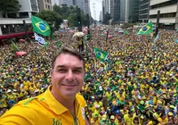 Flávio Bolsonaro lança funk do Pix após polêmica com EUA