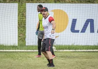 Ídolo do Vitória, Ramon projeta jogo decisivo e exalta trio ofensivo