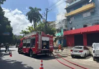 Incêndio de grandes proporções atinge casa na Av. Garibaldi
