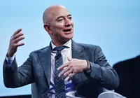 Bilionário Jeff Bezos diz que trabalhar cura a ansiedade: “O estresse desaparece”