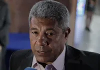 Jerônimo vai à Justiça contra deputado que arrancou placa de rodovia Ilhéus-Itabuna