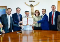 Projeto que amplia teto do MEI para R$ 140 mil é entregue por Lula a Hugo Motta