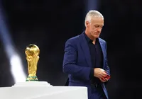 Deschamps diz que deixou a França pelo bem da seleção: "Irrespirável"