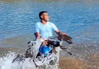 Homem é investigado após jogar cachorro em açude na Bahia