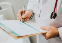 Médica é presa na Bahia em operação contra venda de diplomas falsos