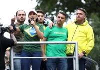 Michelle aceita desculpas de Flávio Bolsonaro e abre diálogo: “Coragem”