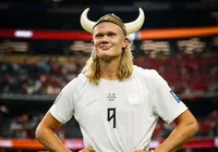 Haaland impressiona ao raspar o cabelo e recebe crítica de ídolo: "Que merd*"