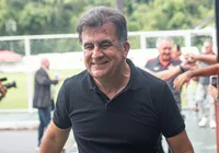 Presidente do Vitória chama jornalista de "PCC" e arranca risadas