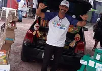 Professor transforma carro em biblioteca itinerante na Bahia