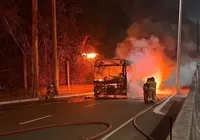 Protesto e coletivo incendiado: São Cristóvão amanhece sem ônibus após morte de trabalhador