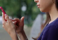 SUS oferece escuta acolhedora para jovens; saiba como utilizar