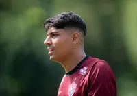 Titular do Vitória sente dores e é substituído no primeiro tempo