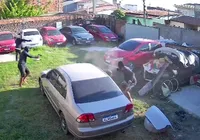 Vídeo: três suspeitos invadem oficina e executam homem dentro do estabelecimento