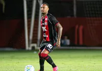 Vitória sobe o tom contra técnico do Palmeiras e defende Luan Cândido