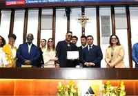 Xanddy Harmonia é homenageado com maior honraria da Bahia