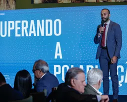 CEO da Atlas reage após TSE suspender pesquisa desfavorável a Flávio - Imagem