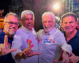 Deputado do PL sobe em palanque do PT em Ribeira do Pombal - Imagem