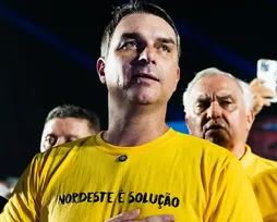 Flávio Bolsonaro recorre a influenciador após prejuízo com caso Master - Imagem