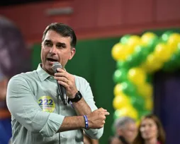 Flávio Bolsonaro deve cumprir agenda de campanha na Bahia em setembro - Imagem