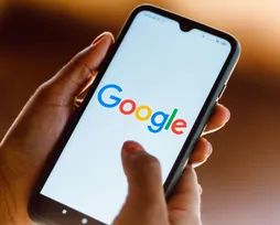 Google implementa proibição em sites para eleições de 2026 - Imagem