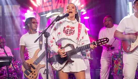 Após anos, banda de sucessos do Axé volta aos palcos com nova cantora