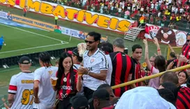 Após prisão por tráfico, ex-Vitória reaparece no Barradão em BaVi