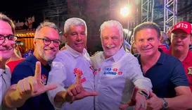 Deputado do PL sobe em palanque do PT em Ribeira do Pombal