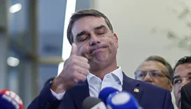 Flávio Bolsonaro fez contato com Vorcaro antes de prisão do ex-banqueiro