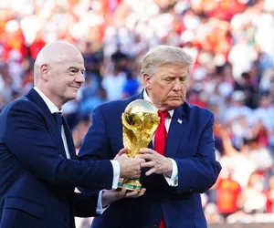 Presidente da Fifa recorre a Trump para evitar renúncia após tentar vender Copa do Mundo imagem