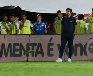 Abel Ferreira coloca o Vitória no centro de 'guerra' entre Palmeiras e Flamengo