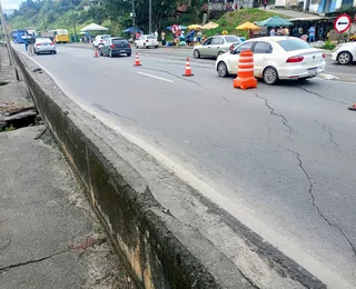Trecho da BR-324 fica totalmente interditado após afundamento da pista