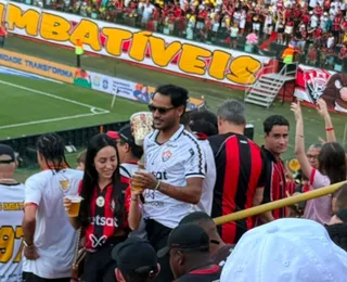 Após prisão por tráfico, ex-Vitória reaparece no Barradão em Ba-Vi