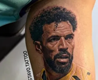 Brasileiro tatua homenagem a Vozinha, goleiro de Cabo Verde; veja