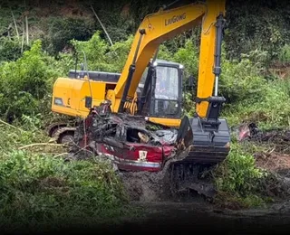 Carro levado por enchente é encontrado após quase cinco anos na Bahia