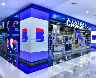 Casas Bahia mantém descontos após fechar lojas e vende celular por R$ 200