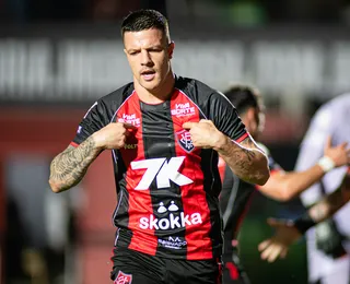 Com gol de Kayzer, Vitória vence o Vasco e faz nova vítima no Barradão