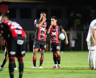 Com VAR polêmico, Vitória tem dois expulsos e perde para o Palmeiras