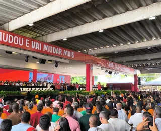 Convenção partidária do PT causa grande engarrafamento na Av. Paralela