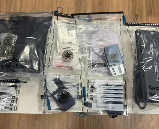 Duas pessoas são presas suspeitas de tráfico de drogas em condomínio de luxo