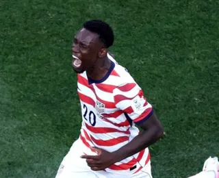 Estados Unidos dominam Paraguai e goleiam na estreia da Copa do Mundo