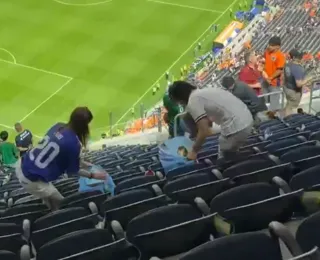 Exemplo! Torcida do Japão limpa estádio após jogo da Copa do Mundo