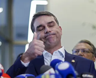 Flávio Bolsonaro fez contato com Vorcaro antes de prisão do ex-banqueiro