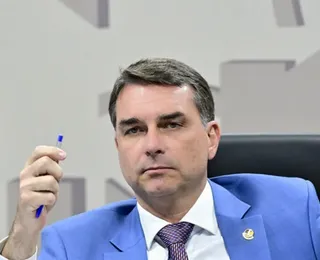 Flávio Bolsonaro promete negociar com a China após tarifa sobre carne