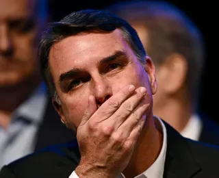 Flávio Bolsonaro tem candidatura a presidente barrada no TSE