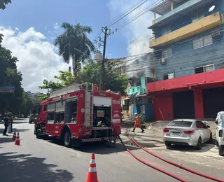 Incêndio de grandes proporções atinge casa na Av. Garibaldi