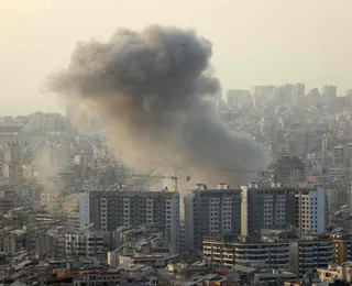 Israel volta a bombardear Beirute enquanto EUA negociam paz