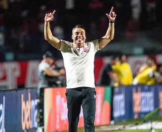 Jair provoca Athletico após goleada e aponta "mudanças pra frente"