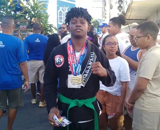 Jovem lutador de jiu-jitsu vende bala no 2 de Julho para competir na Europa