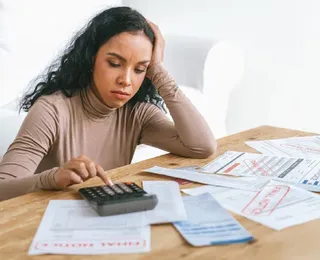 Mais da metade dos trabalhadores termina o mês sem dinheiro e estressada